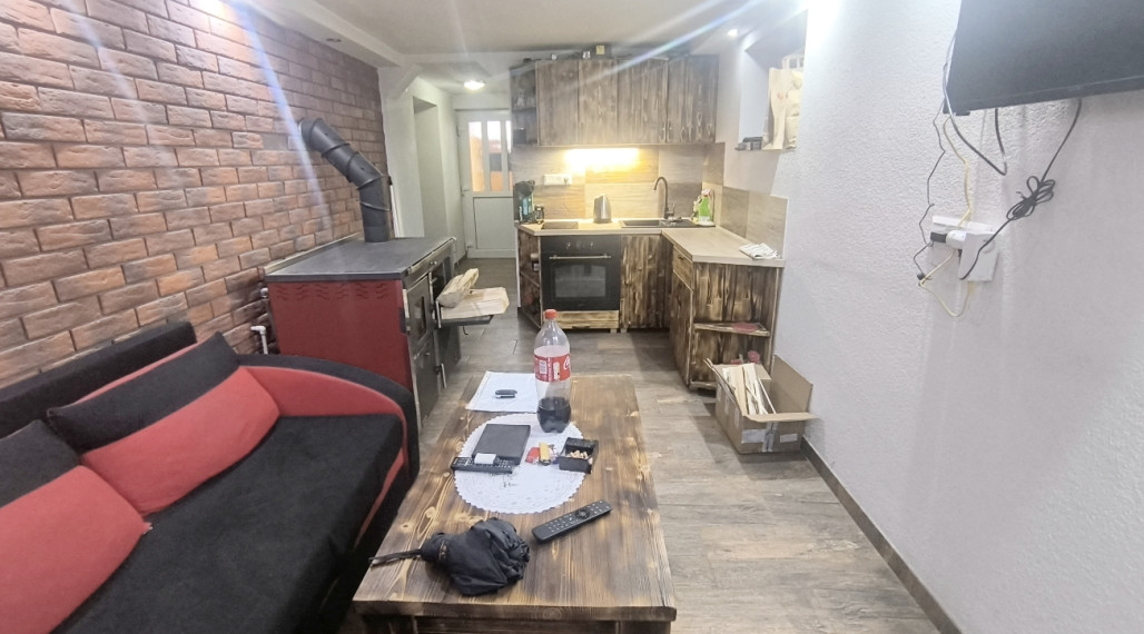 ÚTULNÝ ZREKONŠTRUOVANÝ RODINNÝ DOM S KRÁSNYM POZEMKOM 989M2 AJ AKO CHALUPA POLOMKA HOREHRONIE