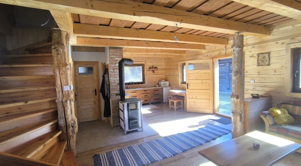 NOVUČIČKÁ VOŇAVÁ REKREAČNÁ CHATA - DREVENICA V TICHEJ SLEPEJ ULICI HOREHRONIE ZÁVADKA N/HRONOM