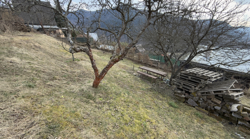 POZEMOK NA PREDAJ : ZÁHRADKÁRSKA OSADA ZUBERŠTÍN-PODBREZOVÁ