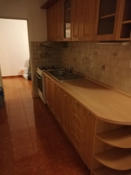 Na prenájom priestranný 2 izbový byt v centre Brezna-Malinovského 64m2,balkón.