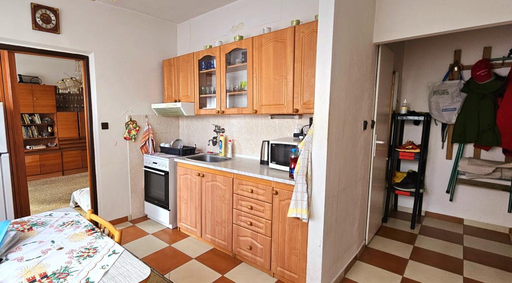 PREDAJ: útulný slnečný 1izbový byt v centre Brezna