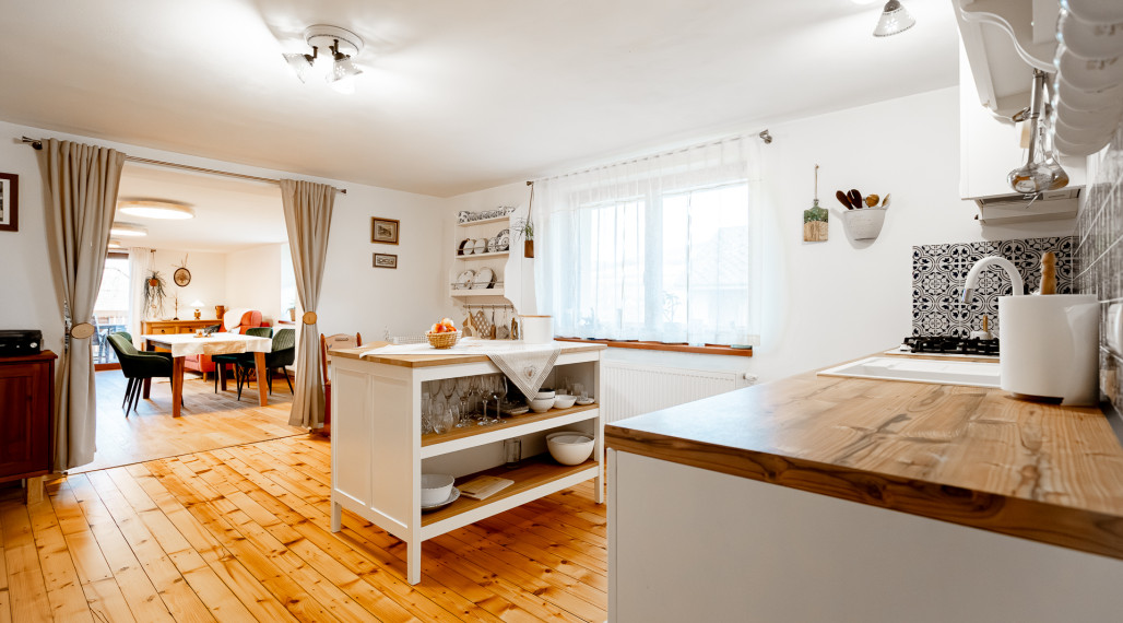 Moderný komfort v srdci tradície: Zrekonštruovaná drevenica s výhľadom na Kráľovu hoľu