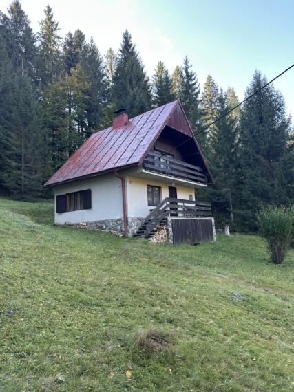 Jedinečná chata v Hronci, Majer