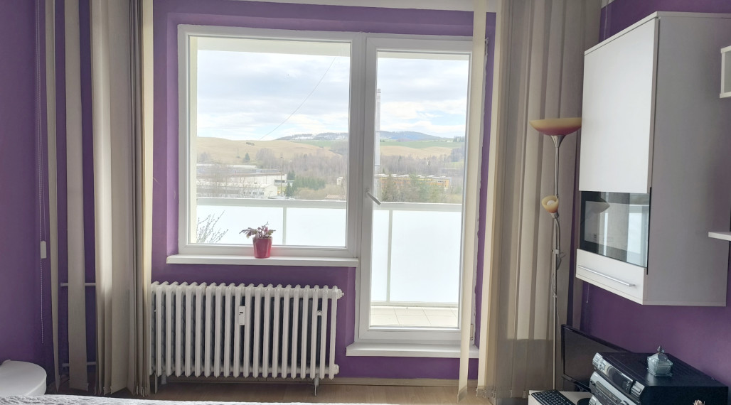 REZERVOVANÉ🍀TOP 3 IZBOVÝ BYT PRIESTRANNÝ /74,60M2/ PO ČIASTOČNEJ REKONŠTRUKCII 8. POSCHODIE S KRÁSNYMI VÝHĽADMI, VEĽKOU LÓDŽIOU BREZNO