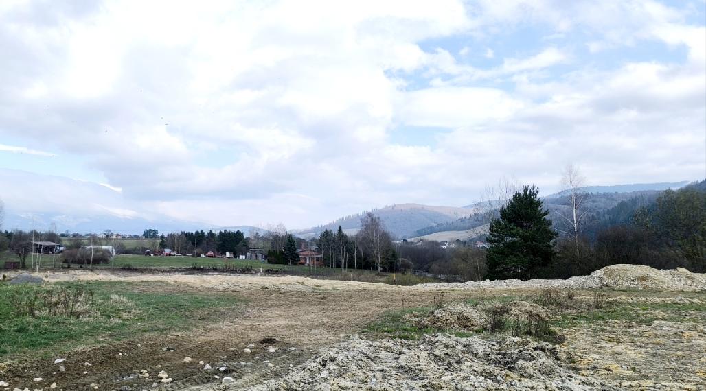 NÁDHERNÝ SLNEČNÝ POZEMOK V TICHEJ KĽUDNEJ LOKALITE  - BEZPEČNÉ ULOŽENIE FINANĆNÝCH PROSTRIEDKOV