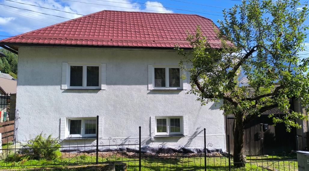 NA PREDAJ - RODINNÝ DOM PO ČIASTOČNEJ REKONŠTRUKCII POHORELÁ