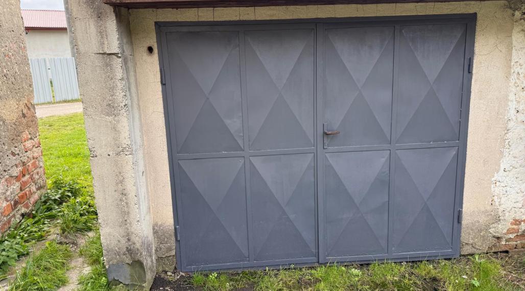 Na predaj udržiavaná murovaná garáž v Brezne,aj s výhodou