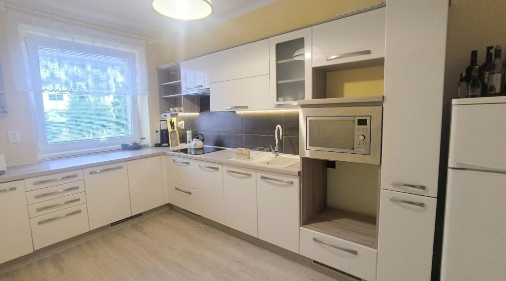 PRIPRAVUJEME DO PONUKY VEĽKÝ 3 IZBOVÝ BYT 84 M2 PO KOMPLETNEJ REKONŠTRUKCII LÓDŹIA VÝŤAH S GARÁŽOU V CENTRE - VALASKÁ