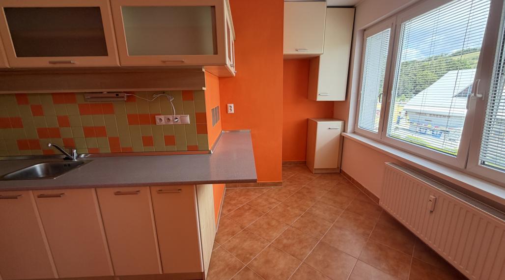Ponúkame prenájom 2 izbového bytu po rekonštrukcii v Brezne, 64m2,veľký balkón