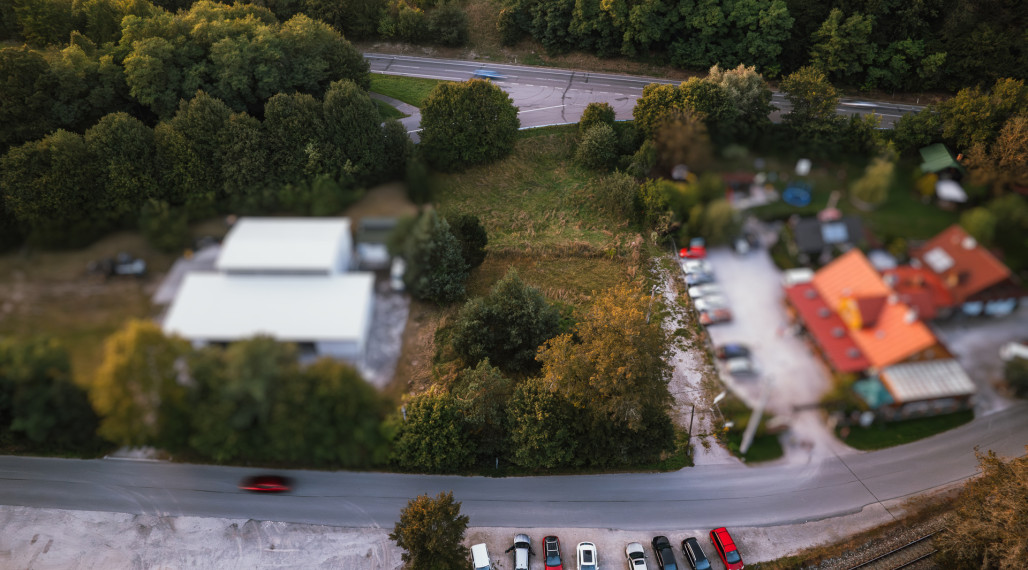 Komerčný pozemok 2207m2 s IS pri reštaurácii Grajciar