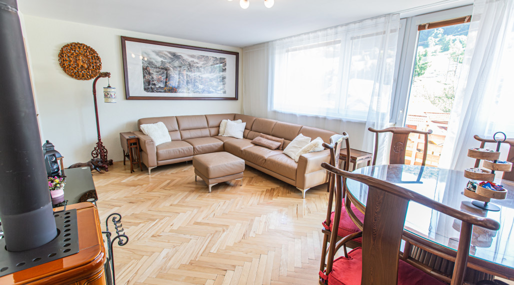 Krásne bývanie - 3i byt s altánkom a veľkou záhradou 318 m2