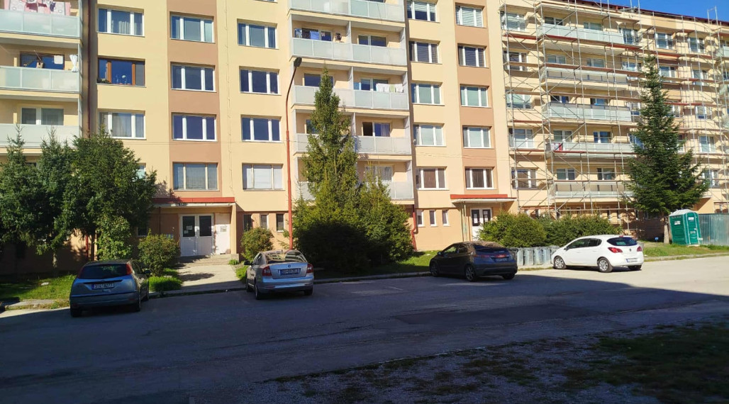 NAJLACNEJŠÍ VEĽKÝ 2 IZBOVÝ BYT, Z KTORÉHO JE MOŽNÉ PO JEDNODUCHEJ ÚPRAVE UROBIŤ 3 IZBOVÝ, AJ AKO INVESTIČNÝ KÚPOU VOĽNÝ