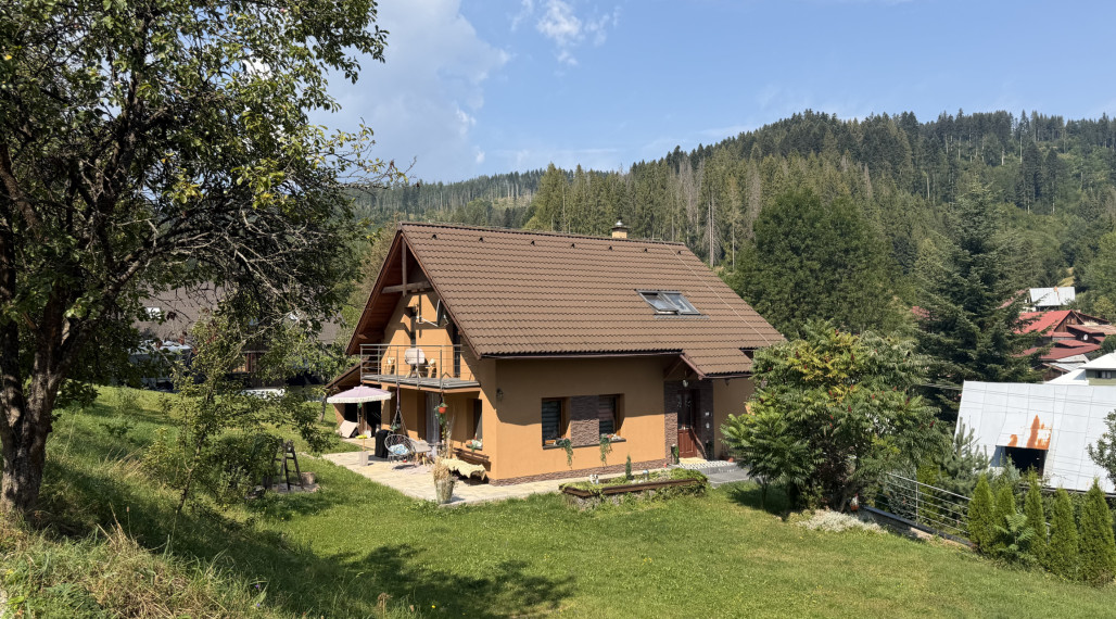 4-IZBOVÝ RODINNÝ DOM S KRYTOU TERASOU A BALKÓNOM, POSLEDNÝ V SLEPEJ ULICI, DVE KÚPEĽNE ČIERNY BALOG HOREHRONIE