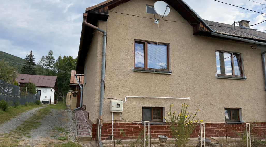 =NA PREDAJ= RODINNÝ DOM V PÔVODNOM ZACHOVALOM STAVE - BACÚCH