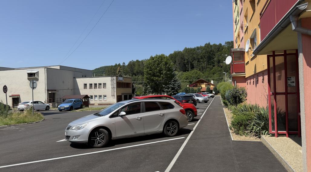 =NA PREDAJ= Slnečný 2-izbový byt s výťahom v Hriňovej–56 m²