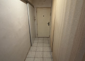V centre Brezna ponúkame na predaj 3 izbový byt za cenu 2 izbového,murované jadro,dve pivnice - fotografia 3