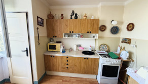 Predaj: Vo vynikajúcej lokalite obce Valaská ponúkame na predaj veľký 1 izbový byt s balkónom a krásnym výhľadom - fotografia 2