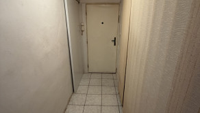 V centre Brezna ponúkame na predaj 3 izbový byt za cenu 2 izbového,murované jadro,dve pivnice - fotografia 3