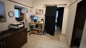 Na predaj rodinný dom v Brezne s reštauráciou,ale i možným všestranným využitím/bývanie,kozmetický salón s necht.štúdiom … - fotografia 15