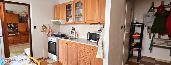 PREDAJ: útulný slnečný 1izbový byt v centre Brezna