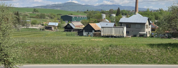 Na predaj stavebný,rovinatý a slnečný pozemok Brezno-Mazorníkovo