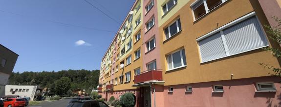 =NA PREDAJ= Slnečný 2-izbový byt s výťahom v Hriňovej–56 m²