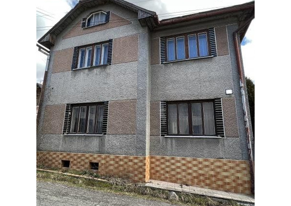 ZNÍŽENÁ SUMA: RODINNÝ DOMA A DREVENIČKA NA JEDNOM POZEMKU V PÔVODNOM STAVE, POHORELÁ