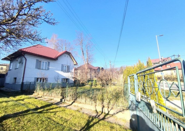 RODINNÝ DOM SO SAUNOU GARÁŽOU VONKAJŠÍM A VNÚTORNÝM KRBOM,DOMČEKOM PRE DETI POLOMKA HOREHRONIE V BLÍZKOSTI LYŽIARSKEHO VLEKU