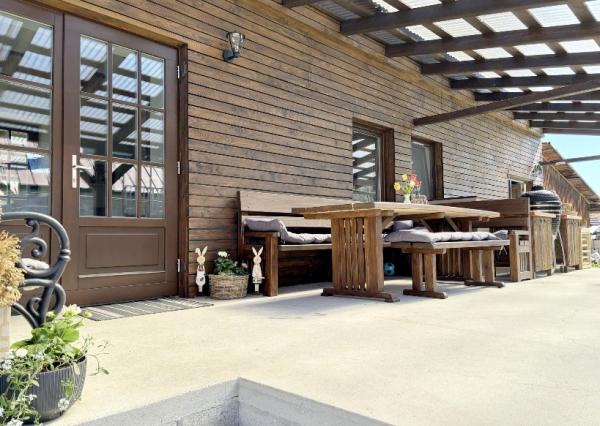 REZERVOVANÉ! NÁDHERNÝ DOM V TICHEJ BOČNEJ ULIČKE S TERASOU SO SLNEČNÝM POZEMKOM 895 M2 KVALITNE ZREKONŠTRUOVANÝ S POTOČIKOM ZA ZÁHRADOU MICHALOVÁ OKRES BREZNO