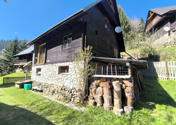 ROZPRÁVKOVÁ KOMPLETNE ZREKONŠTRUOVANÁ ZARIADENÁ CHATA NA LV RD JARABÁ PRI POTOČIKU