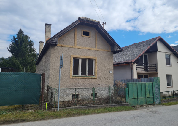 PREDAJ: dom v pôvodnom stave v kúpeľnej obci Brusno