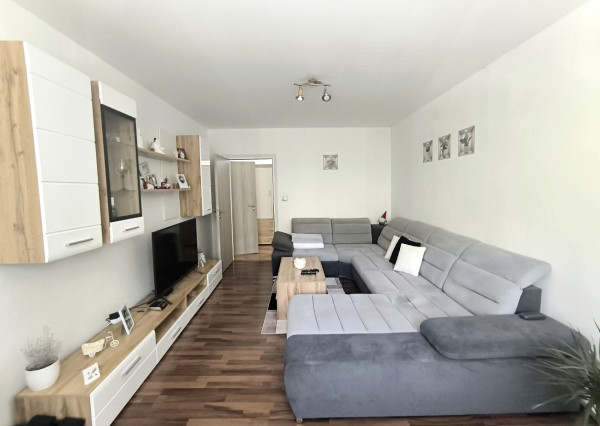 REZERVOVANÉ! ZREKONŠTRUOVANÝ ZARIADENÝ VEĽKÝ /64,11M2/ STREDOVÝ 2 IZBOVÝ BYT /SPRCH.KÚT/2P. PODBREZOVÁ ŠTIAVNIČKA