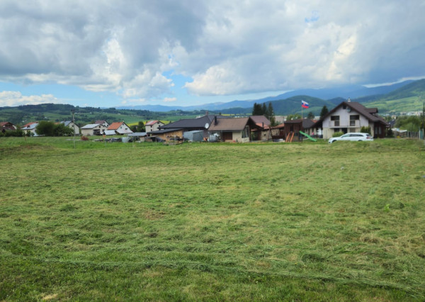 NA PREDAJ: VÝBORNÝ stavebný pozemok – ulica Rovne, Brezno