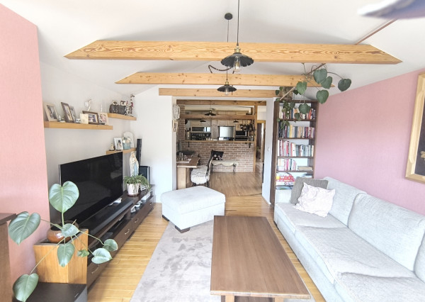 - R E Z E R V O V A N É - RD PO KOMPLETNEJ KVALITNEJ REKONŠTRUKCII TERASA BALKÓN KRB GARÁŽ SAUNA ZARIADENÝ DREVENÝM MASÍVNYM NÁBYTKOM