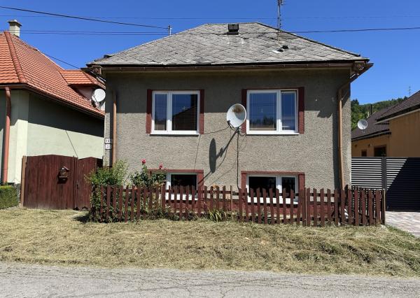 Rezervovaný, RODINNÝ DOM V NEMECKEJ