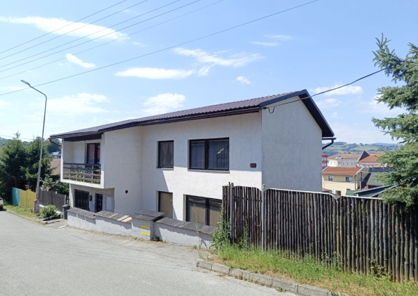 RD S KRÁSNYM POZEMKOM /237M2/ GARÁŽ,KRB,NOVÁ STRECHA PRI CENTRE MESTA BREZNO NAPRIEK TOMU V KĽUDNEJ LOKALITE