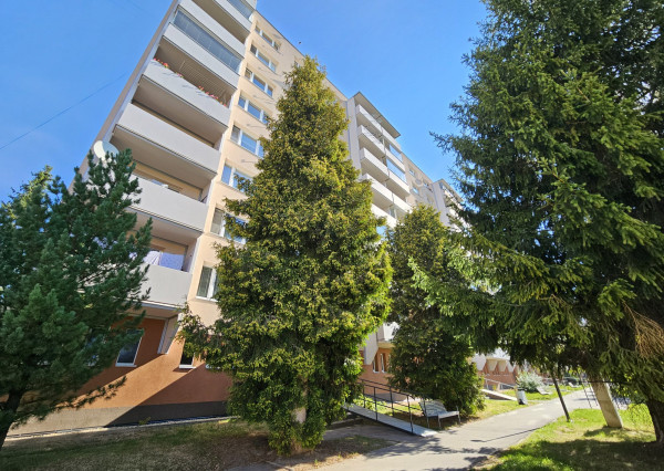 PREDAJ: slnečný 3i byt 84m2 v centre Brezna