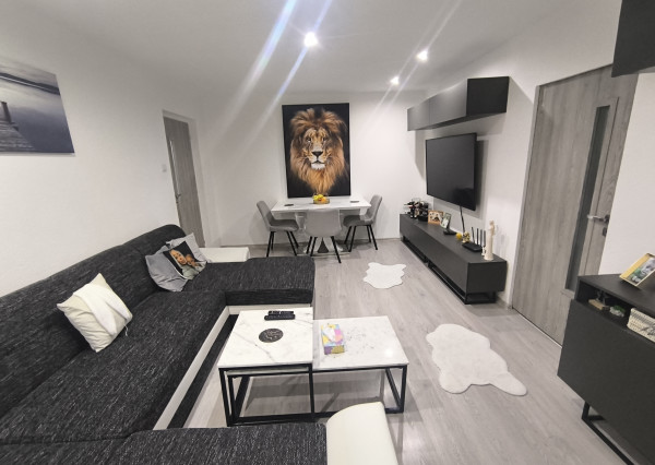 - R E Z E R V O V A N É - EXKLUZÍVNY 2 IZBOVÝ BYT BREZNO