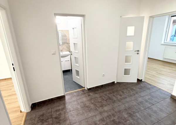 Predáme 3 izbový,priestranný a komplet zrekonštruovaný byt Brezno