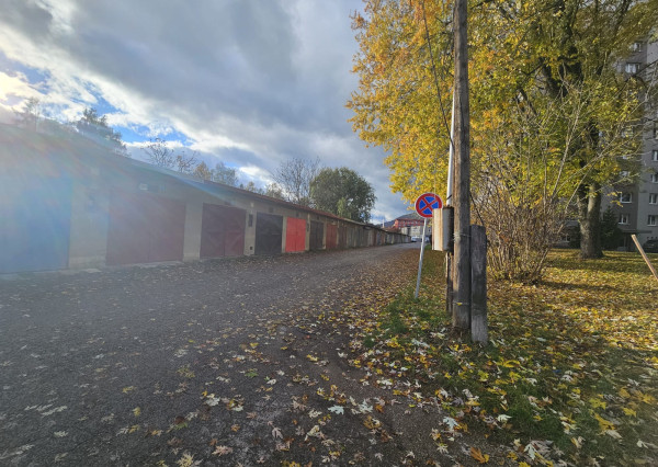 Ponúknite na predaj garáž v Brezne