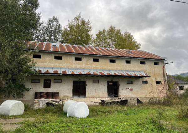 Na predaj budova v obci Závadka nad Hronom na viacúčelové využitie