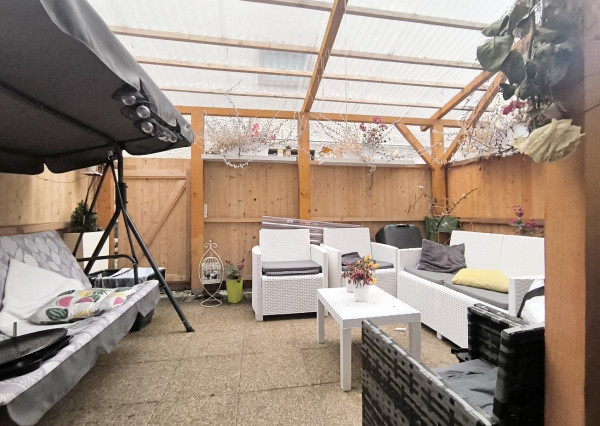 PRENÁJOM: 2IZBOVÝ BYT S VEĽKOU TERASOU - 5 MIN.PEŠO OD BREZNA PREDNÉ HALNY ZARIADENÝ - MAX. 2 OSOBY S DOSTATKOM PARK.MIESTA