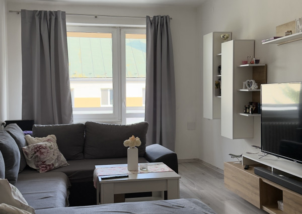 —ZNOVA V PONUKE — NA PREDAJ slnečný 2i byt VALASKÁ