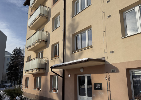 ---NA PREDAJ--- 2i byt pôvodný stav, Fraňa Kráľa, Brezno