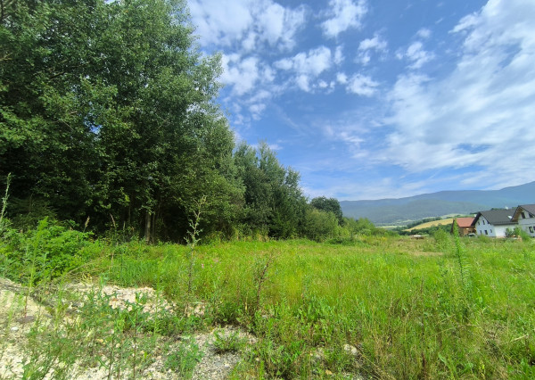 POZEMOK S PRÁVOPL.STAVEB.POVOLENÍM ELEKTRINA VODA VÝHĽAD NA KRÁĽOVU HOĽU A MURÁNSKU PLANINU 2 MIN. OD LYŽ.VLEKU POLOMKA HOREHRONIE