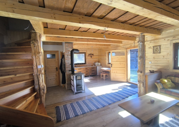 NOVUČIČKÁ VOŇAVÁ REKREAČNÁ CHATA - DREVENICA V TICHEJ SLEPEJ ULICI HOREHRONIE ZÁVADKA N/HRONOM