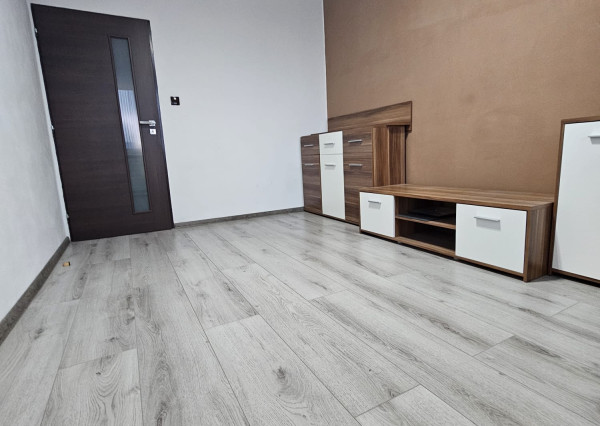 == NA PREDAJ == 3izbový byt Brezno - Mazorníkovo s balkónom