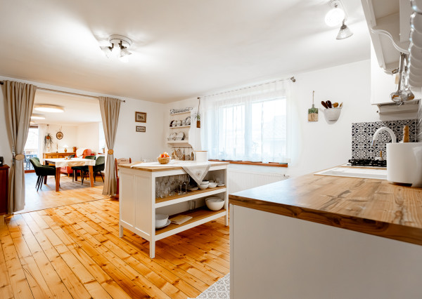 Moderný komfort v srdci tradície: Zrekonštruovaná drevenica s výhľadom na Kráľovu hoľu