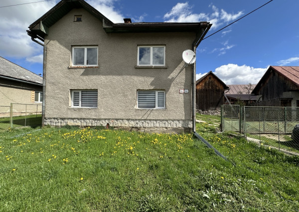 PREROBENÝ DOM VHODNÝ NA OKAMŽITÉ NASŤAHOVANIE. Vhodný však aj ako chalupa.