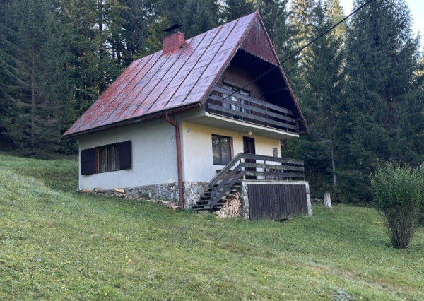 Jedinečná chata v Hronci, Majer